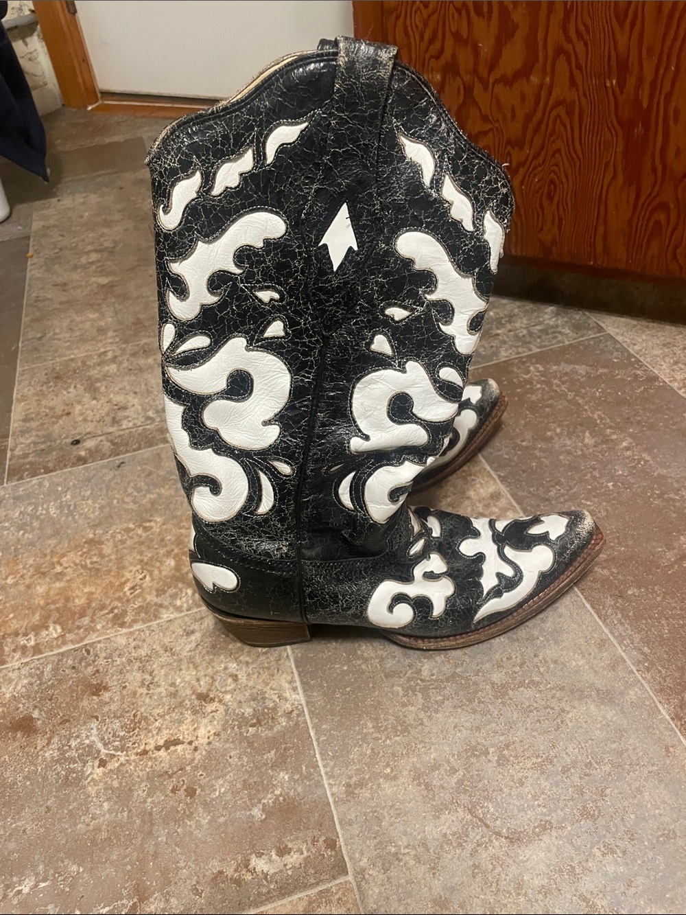 Women's Black and White Embroidered Western Heeled Boots - Picture 4 of 5